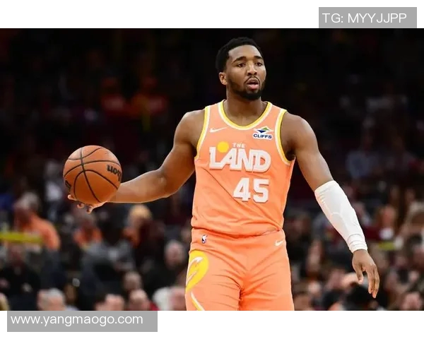 爵士球员米切尔因伤缺阵，球队备战面临巨大挑战